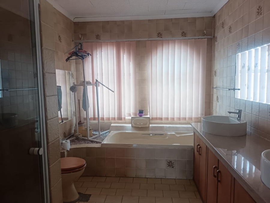 5 Bedroom Property for Sale in Royldene Northern Cape